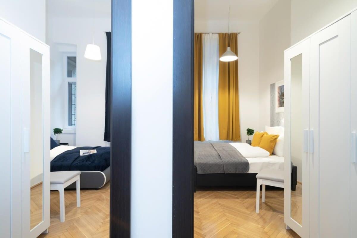 Ultra Central Large Stylish Apartment Budapest Luaran gambar