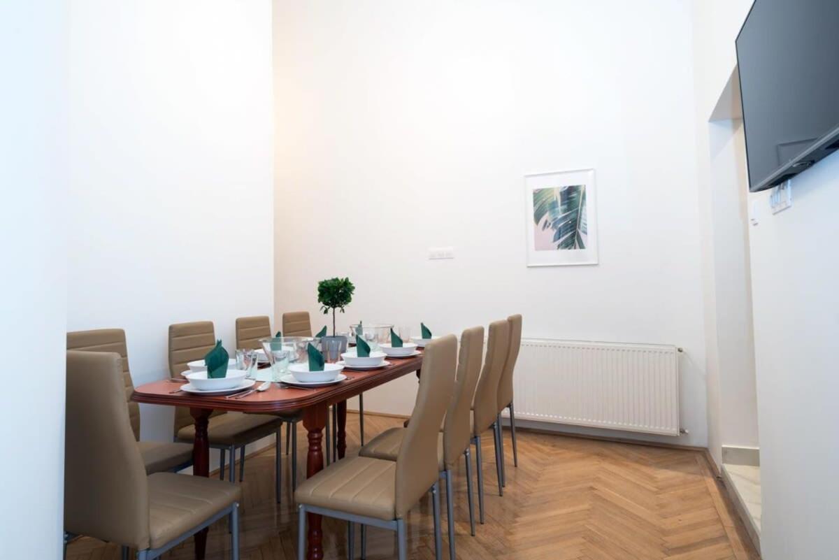 Ultra Central Large Stylish Apartment Budapest Luaran gambar